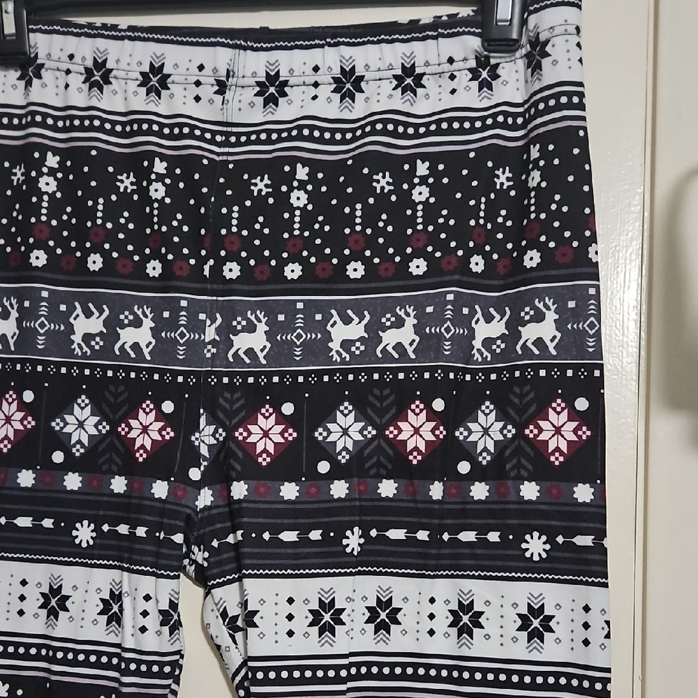 Plus Size Festive Patterned Leggings - Picture 2 of 2